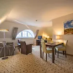 Achtern 3*