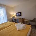 Achtern 3*