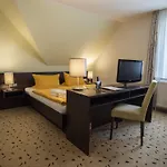 Achtern 3*