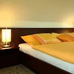Achtern