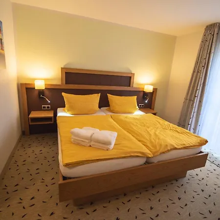 Achtern 3*